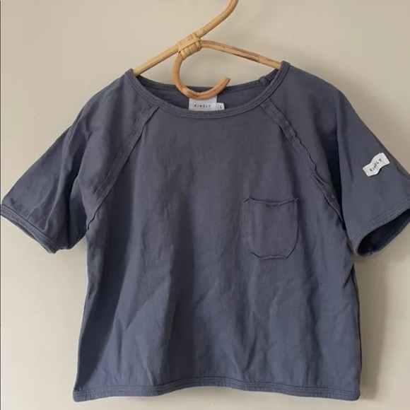 💢SOLD💢 Kindly bundle of 2 T-shirts - Picture 3 of 4